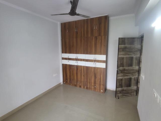 Resale | 3 BHK + Pooja Room 1375 Sq.Ft. Apartment in Amrapali Crystal Homes