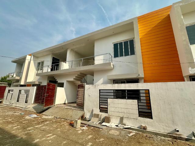 Resale | 3 BHK + Pooja Room 1610 Sq.Ft. Independent House in Gomti Nagar