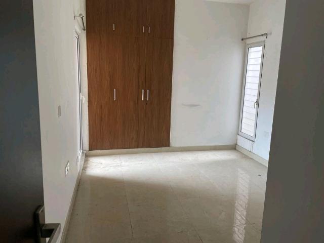 Resale | 3 BHK + Pooja Room 1625 Sq.Ft. Apartment in Amrapali Eden Park