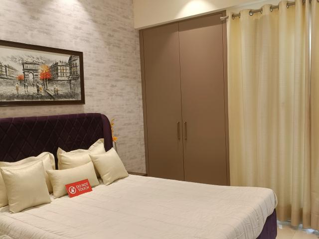 Resale | 3 BHK + Pooja Room 1700 Sq.Ft. Apartment in Amrapali Crystal Homes