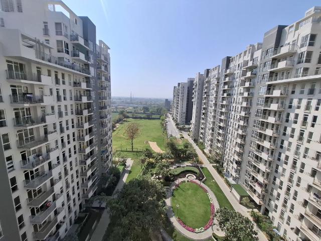 Resale | 3 BHK + Pooja Room 1727 Sq.Ft. Apartment in Ireo The Corridors