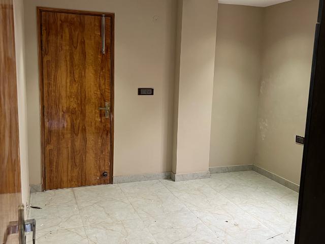 Resale | 3 BHK + Pooja Room 1800 Sq.Ft. Apartment in Nishant Park
