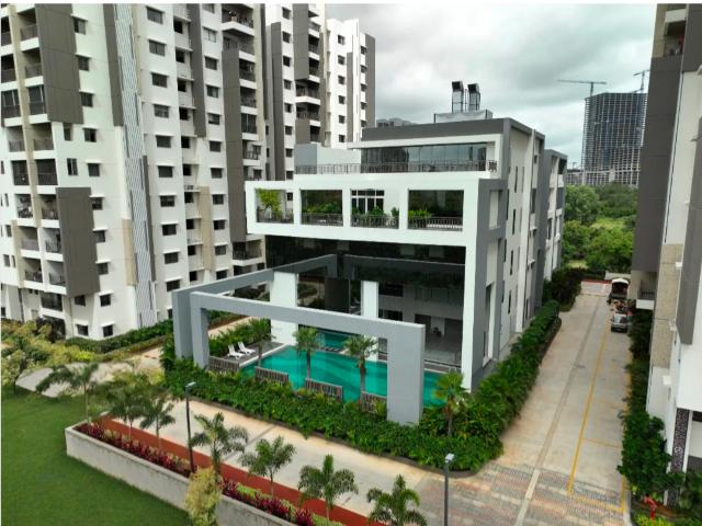 Resale | 3 BHK + Pooja Room 1935 Sq.Ft. Apartment in Frontline Seven