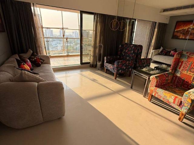 Resale | 3 BHK + Pooja Room 2000 Sq.Ft. Apartment in Rustomjee Elita