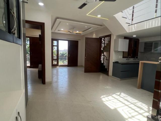Resale | 3 BHK + Pooja Room 2000 Sq.Ft. Villa in Sector 37