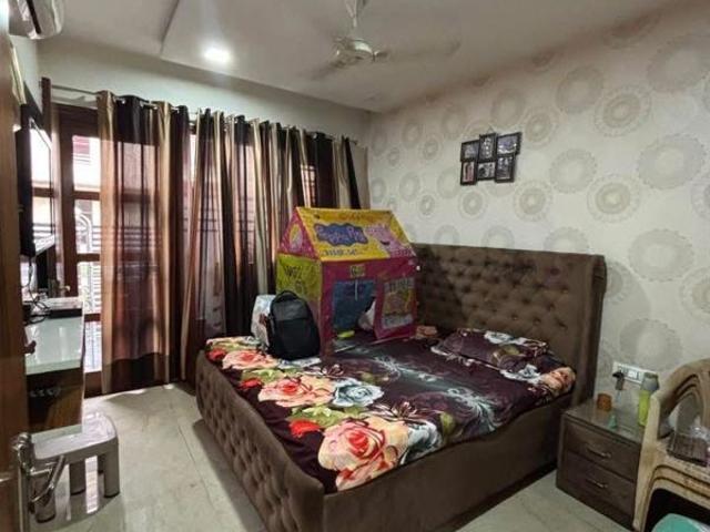 Resale | 3 BHK + Pooja Room 200 Sq.Yd. Apartment in Sector 80