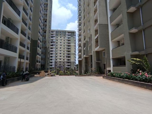 Resale | 3 BHK + Pooja Room 2025 Sq.Ft. Apartment in Vasavi Lake City