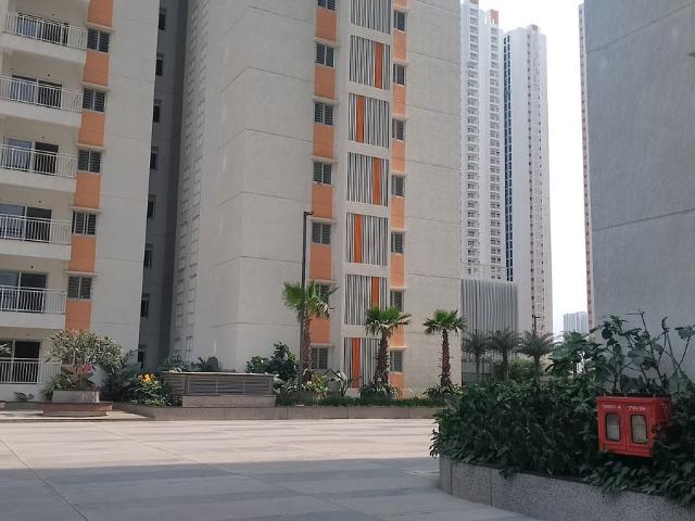 Resale | 3 BHK + Pooja Room 2210 Sq.Ft. Apartment in DSR Park Ridge