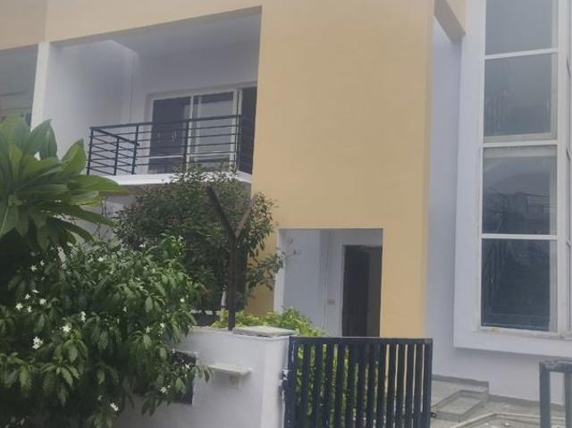 Resale | 3 BHK + Pooja Room 225 Sq.Yd. Villa in BPTP Parklands Villa