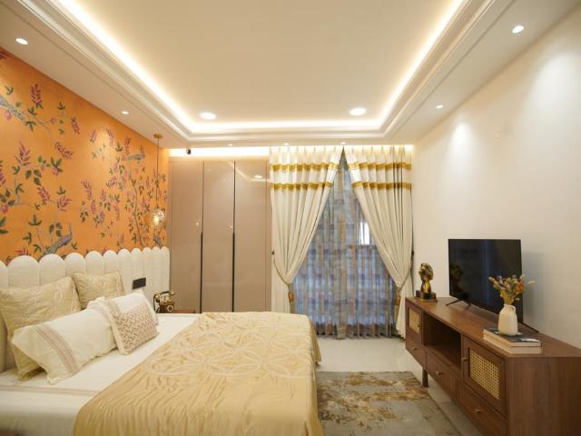 Resale | 3 BHK + Pooja Room 227 Sq.Yd. Apartment in Sector 113
