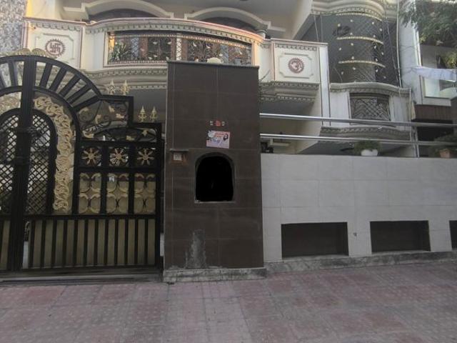 Resale | 3 BHK + Pooja Room 250 Sq.Yd. Independent House in Sector 7