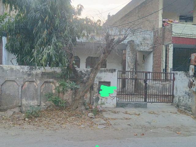 Resale | 3 BHK + Pooja Room 250 Sq.Yd. Independent House in Sector 9