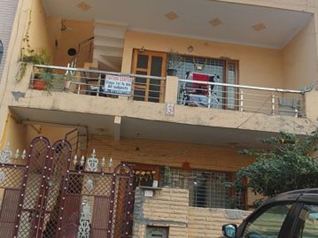 Resale | 3 BHK + Pooja Room,Extra Room 146 Sq.Yd. Independent House in Sector 7