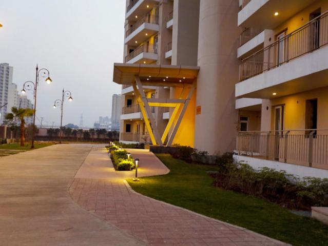 Resale | 3 BHK + Pooja Room,Extra Room 1650 Sq.Ft. Apartment in BPTP Discovery Park