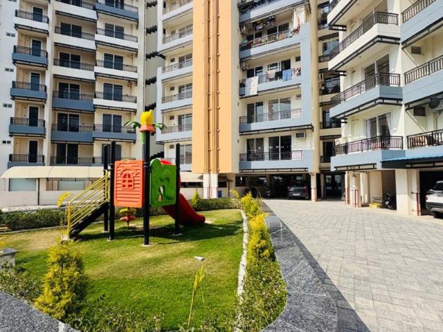 Resale | 3 BHK + Pooja Room,Extra Room 1917 Sq.Ft. Apartment in Ratan Galaxy