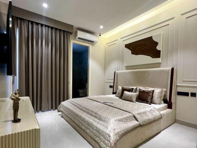 Resale | 3 BHK + Pooja Room,Extra Room 1100 Sq.Ft. Apartment in High Grounds