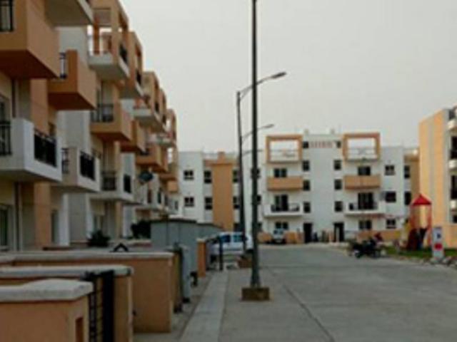 Resale | 3 BHK + Pooja Room,Extra Room 1350 Sq.Ft. Apartment in Bptp Park Floors ii