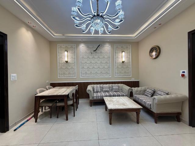Resale | 3 BHK + Pooja Room,Servant Room 1215 Sq.Ft. Apartment in Sector 123