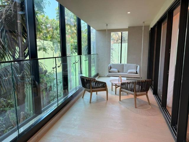 Resale | 3 BHK + Pooja Room,Servant Room 1500 Sq.Ft. Apartment in Godrej Skyshore