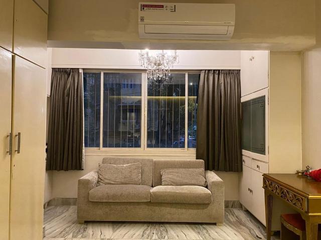 Resale | 3 BHK + Pooja Room,Servant Room 1650 Sq.Ft. Apartment in Venus Apartments Cuffe Parade