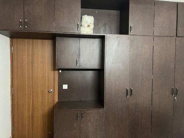 Resale | 3 BHK + Pooja Room,Servant Room 1850 Sq.Ft. Apartment in Highland Enclave
