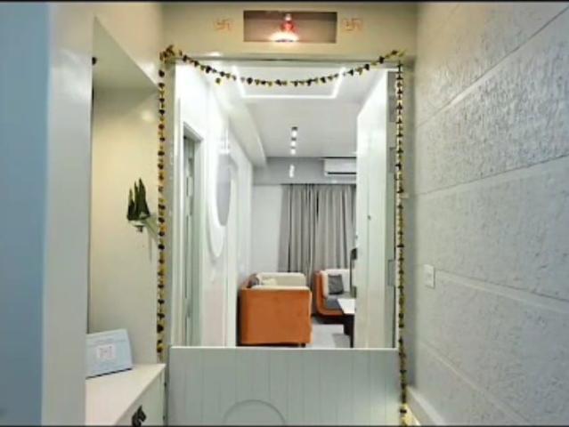 Resale | 3 BHK + Pooja Room,Servant Room 1800 Sq.Ft. Apartment in Rishita Manhattan