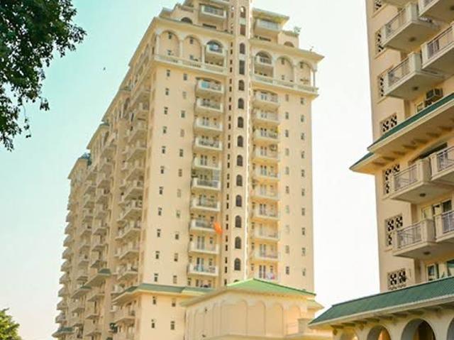 Resale | 3 BHK + Pooja Room,Servant Room 2040 Sq.Ft. Apartment in DLF Richmond Park
