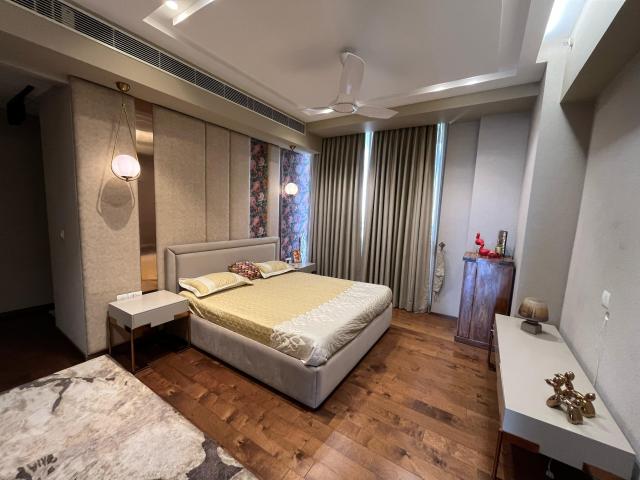 Resale | 3 BHK + Pooja Room,Servant Room 2450 Sq.Ft. Apartment in Elan The Presidential