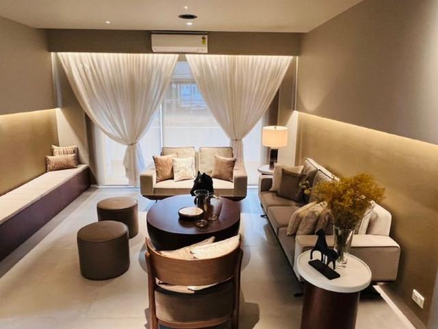 Resale | 3 BHK + Pooja Room,Servant Room 2450 Sq.Ft. Apartment in Sector 115