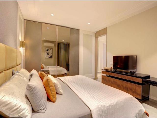 Resale | 3 BHK + Pooja Room,Servant Room 2600 Sq.Ft. Apartment in Aerocity