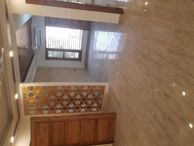 Resale | 3 BHK + Pooja Room,Servant Room 260 Sq.Yd. Independent House in Sector 84