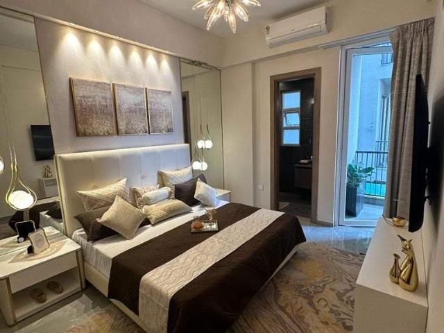Resale | 3 BHK + Pooja Room,Servant Room 2700 Sq.Ft. Apartment in Elan The Presidential