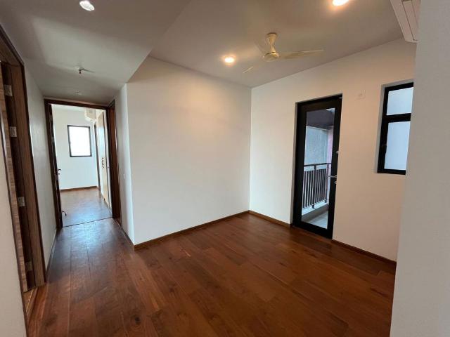 Resale | 3 BHK + Pooja Room,Servant Room 3000 Sq.Ft. Apartment in Mahindra Luminare
