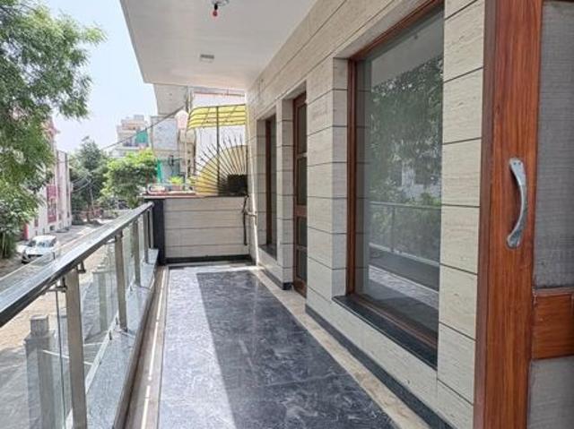 Resale | 3 BHK + Pooja Room,Servant Room 665 Sq.Yd. Apartment in Sector 2