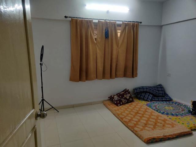 Resale | 3 BHK + Pooja Room,Servant Room,Extra Room,Basement 1250 Sq.Ft. Apartment in Kunal Icon
