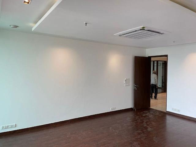Resale | 3 BHK + Pooja Room,Servant Room,Extra Room,Basement 2480 Sq.Ft. Apartment in Unitech The Close North