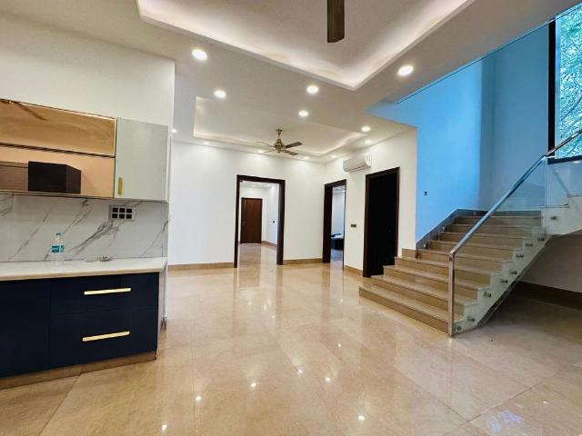 Resale | 3 BHK + Pooja Room,Servant Room,Study Room 5000 Sq.Ft. Villa in Chattarpur