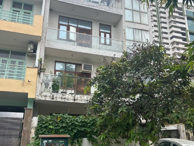 Resale | 3 BHK + Pooja Room,Servant Room,Study Room 1123 Sq.Mt. Independent House in Sector 108