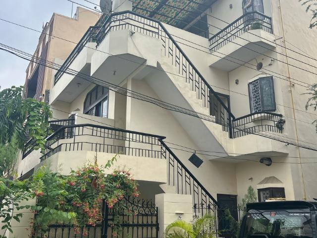 Resale | 3 BHK + Pooja Room,Servant Room,Study Room 112 Sq.Mt. Independent House in Sector 40