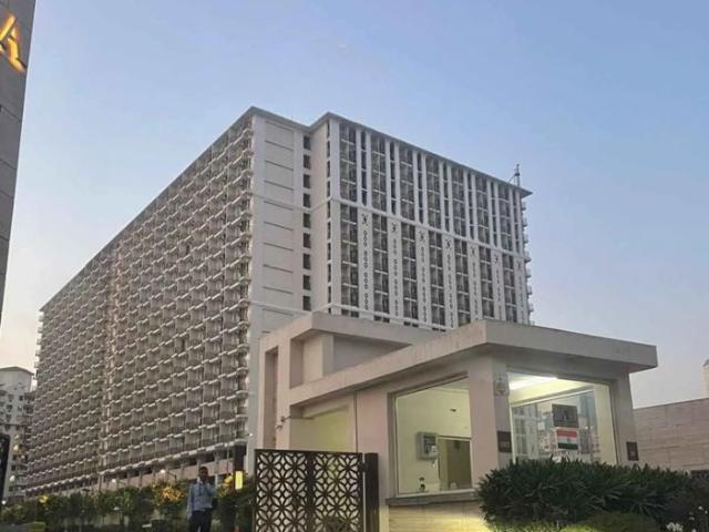 Resale | 3 BHK + Pooja Room,Servant Room,Study Room 1600 Sq.Ft. Apartment in BPTP Spacio Park Serene