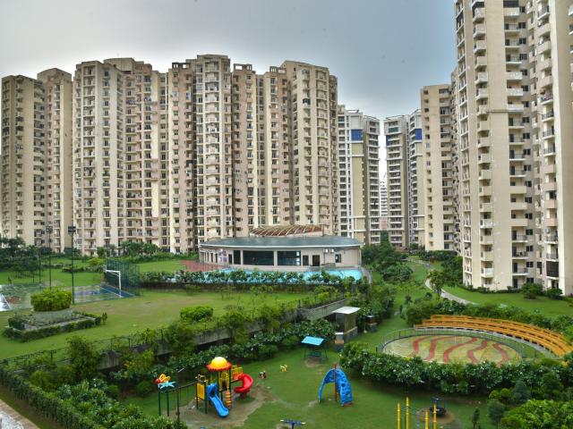 Resale | 3 BHK + Pooja Room,Servant Room,Study Room 1685 Sq.Ft. Apartment in Paramount Floraville