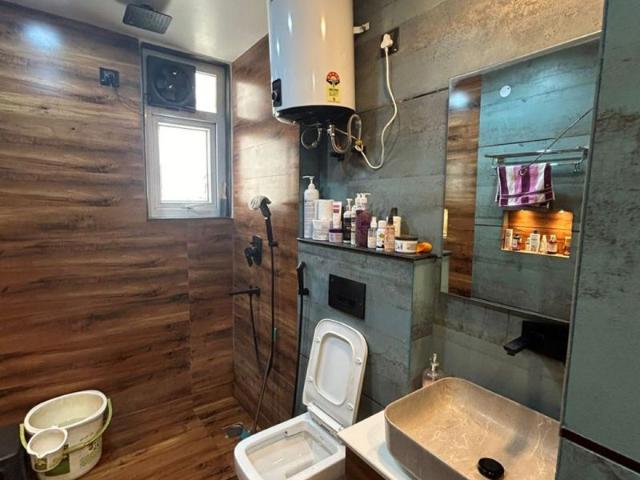 Resale | 3 BHK + Pooja Room,Servant Room,Study Room 1800 Sq.Ft. Apartment in Dwarka