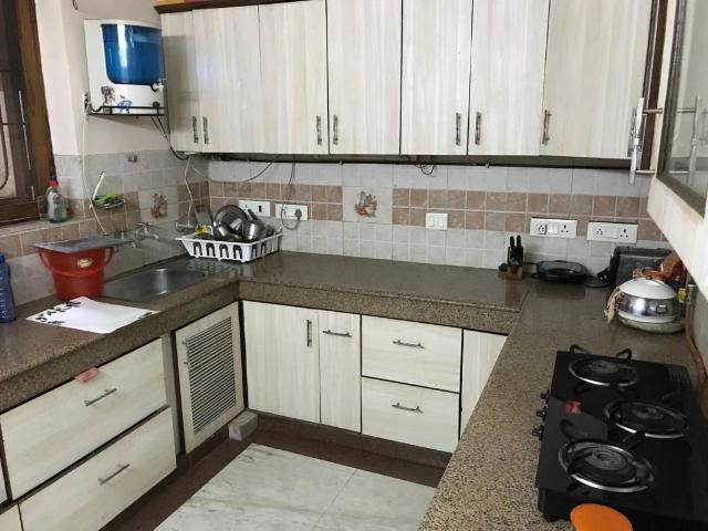 Resale | 3 BHK + Pooja Room,Servant Room,Study Room 1950 Sq.Ft. Apartment in Arun Vihar Sector 37