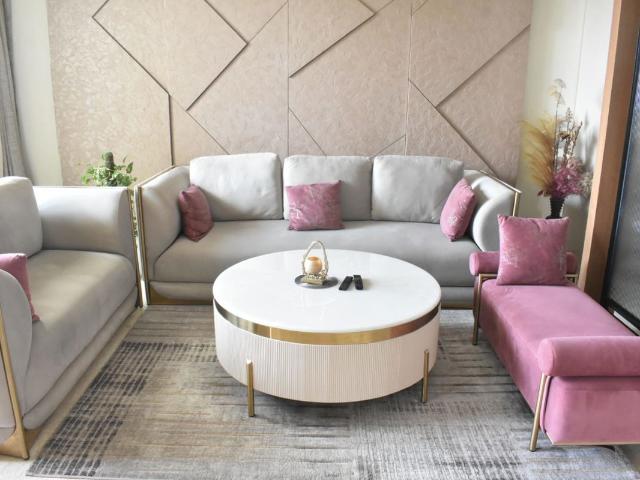 Resale | 3 BHK + Pooja Room,Servant Room,Study Room 1950 Sq.Ft. Apartment in Emaar The Palm Drive Palm Studios