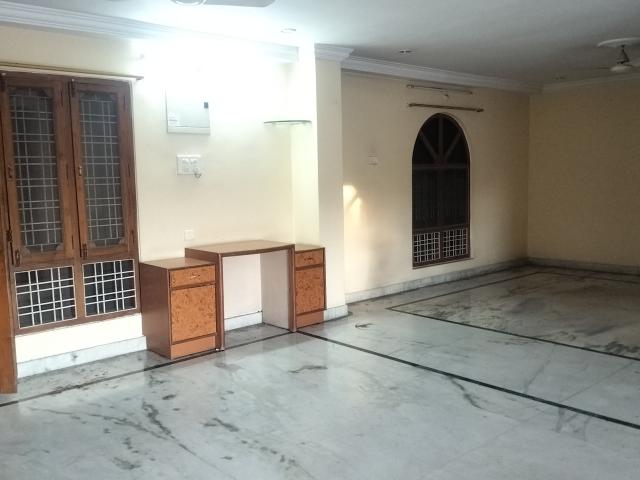Resale | 3 BHK + Pooja Room,Servant Room,Study Room 2000 Sq.Ft. Penthouse in Film Nagar