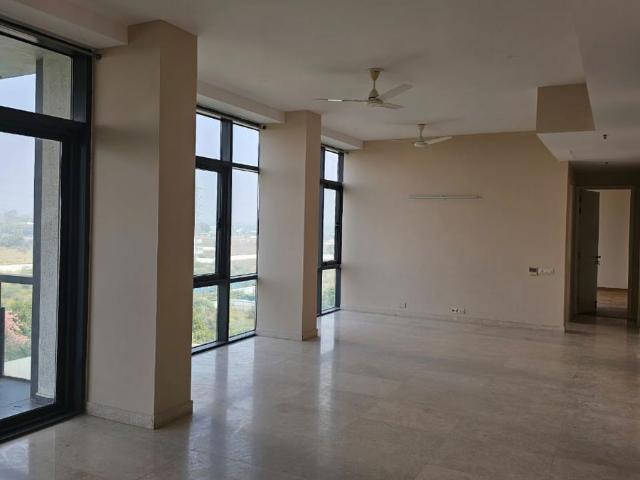 Resale | 3 BHK + Pooja Room,Servant Room,Study Room 2069 Sq.Ft. Apartment in Unitech The Close North