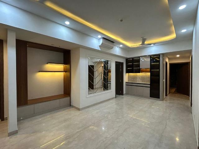 Resale | 3 BHK + Pooja Room,Servant Room,Study Room 2080 Sq.Ft. Apartment in M3M Crown