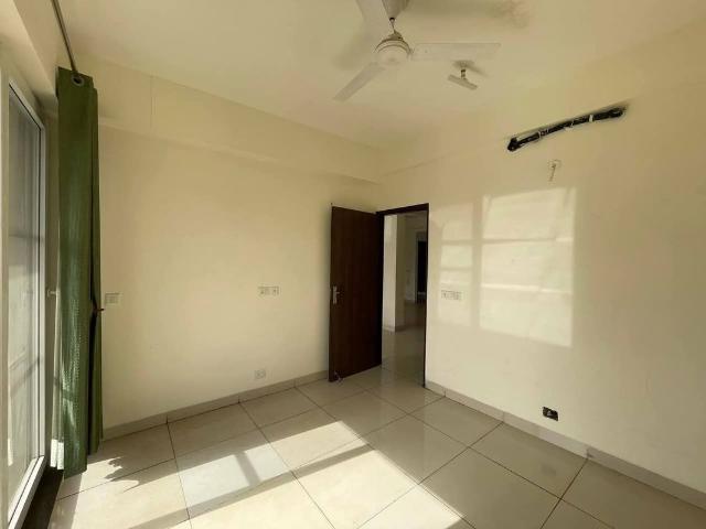 Resale | 3 BHK + Pooja Room,Servant Room,Study Room 225 Sq.Yd. Apartment in BPTP Amstoria
