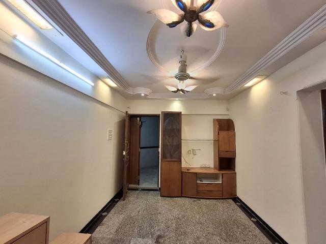 Resale | 3 BHK + Pooja Room,Servant Room,Study Room,Basement,Store Room 1350 Sq.Ft. Apartment in Kanakia Challengers