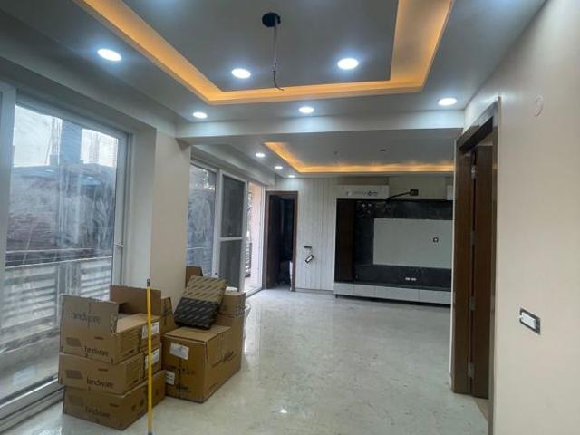 Resale | 3 BHK + Pooja Room,Servant Room,Study Room,Extra Room,Basement,Store Room 1500 Sq.Ft. Apartment in Sector 81